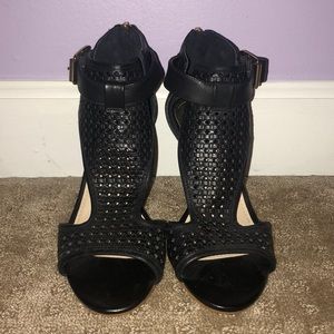 VINCE CAMUTO BLACK HEELS